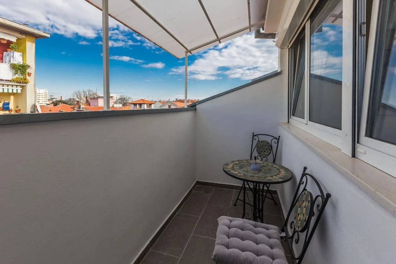 Kuki Apartment With Balcony Zadar